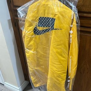 Nike women sportswear parka yellow jacket,size M,used once,no damages